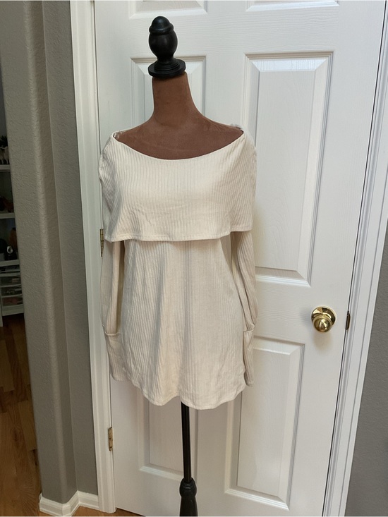 ANDREE BY UNIT Tops - ANDREE BY UNIT Off-Shoulder Cream Tunic Top